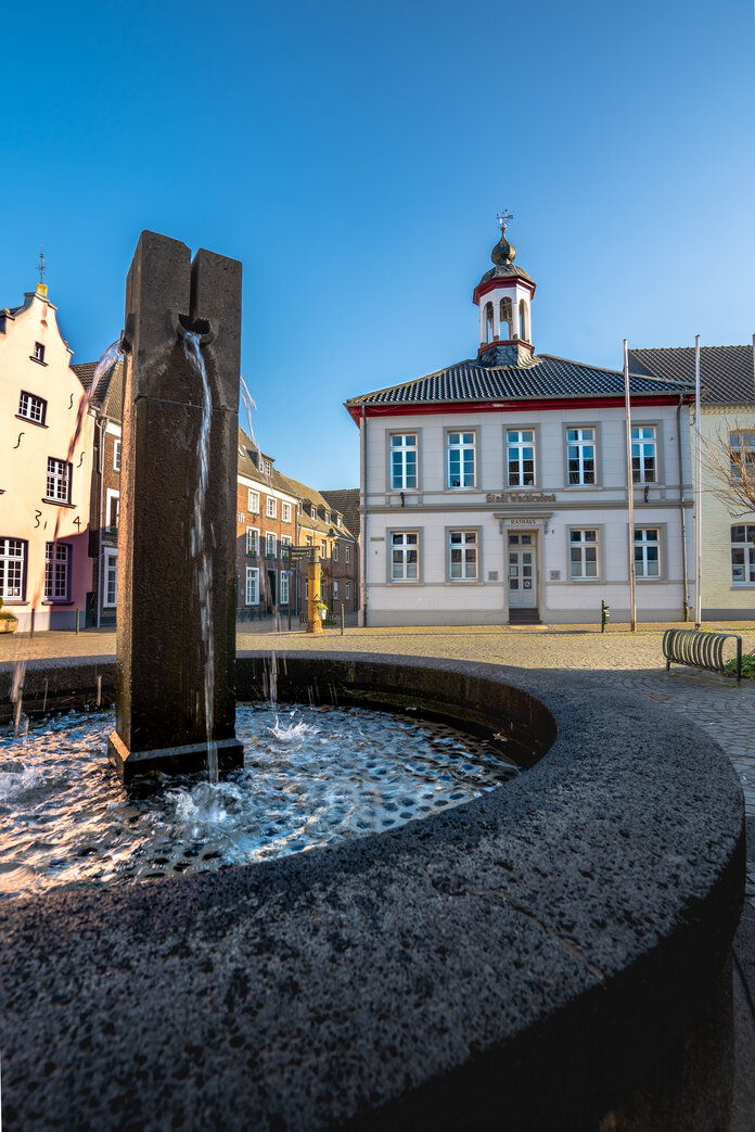 Brunnen vor dem Rathaus