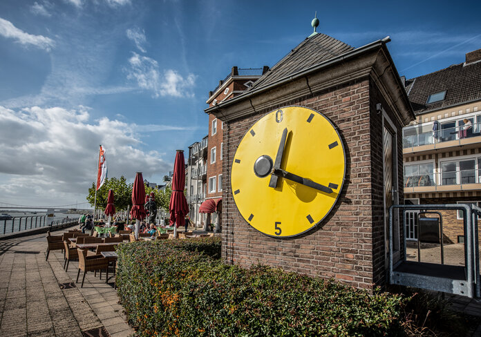 Pegelhäuschen mit Uhr